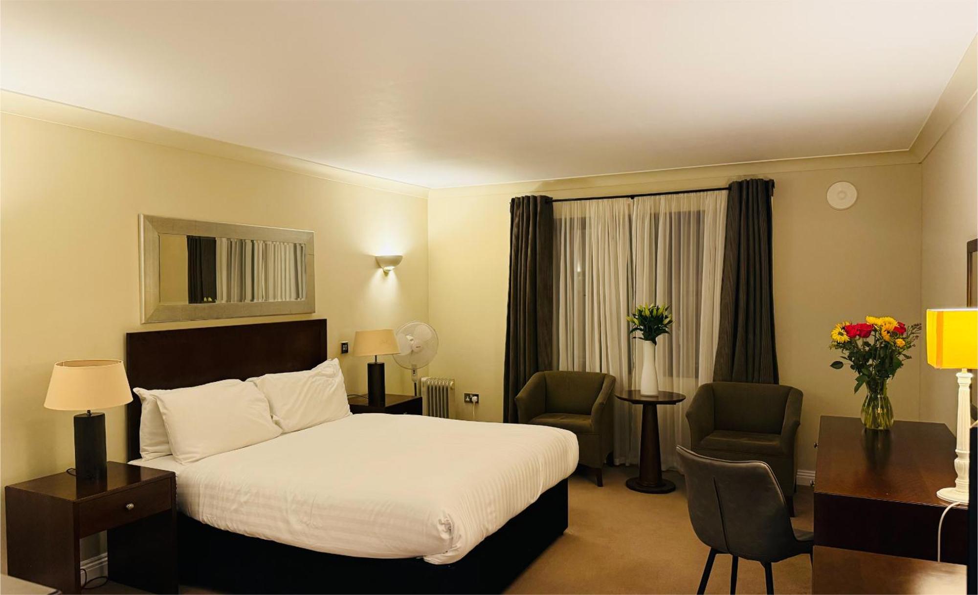 Hustyns Hotel Saint Wenn Buitenkant foto