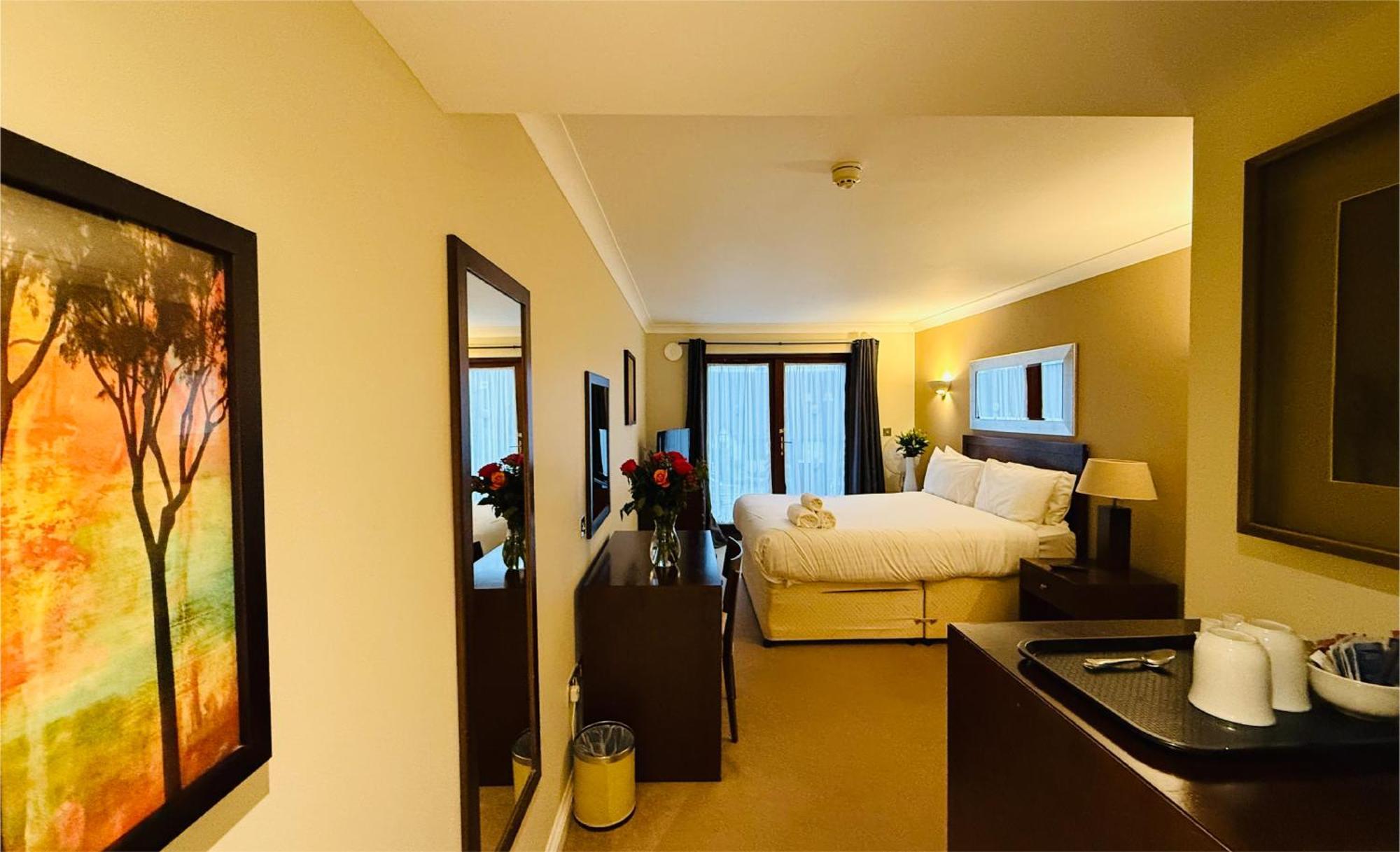 Hustyns Hotel Saint Wenn Buitenkant foto