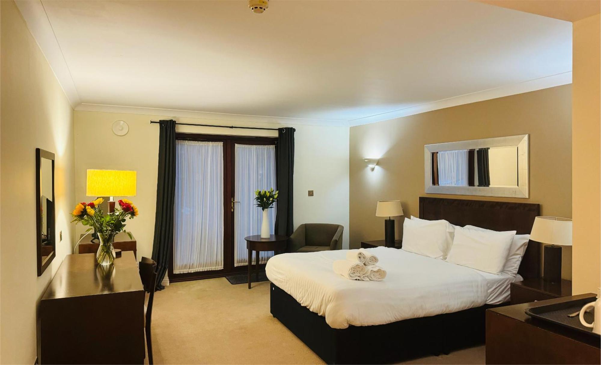 Hustyns Hotel Saint Wenn Buitenkant foto