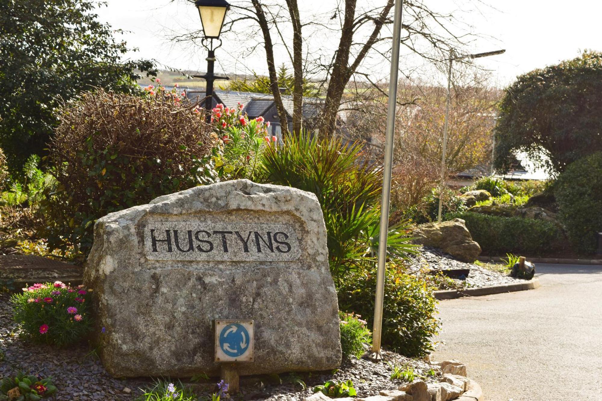 Hustyns Hotel Saint Wenn Buitenkant foto