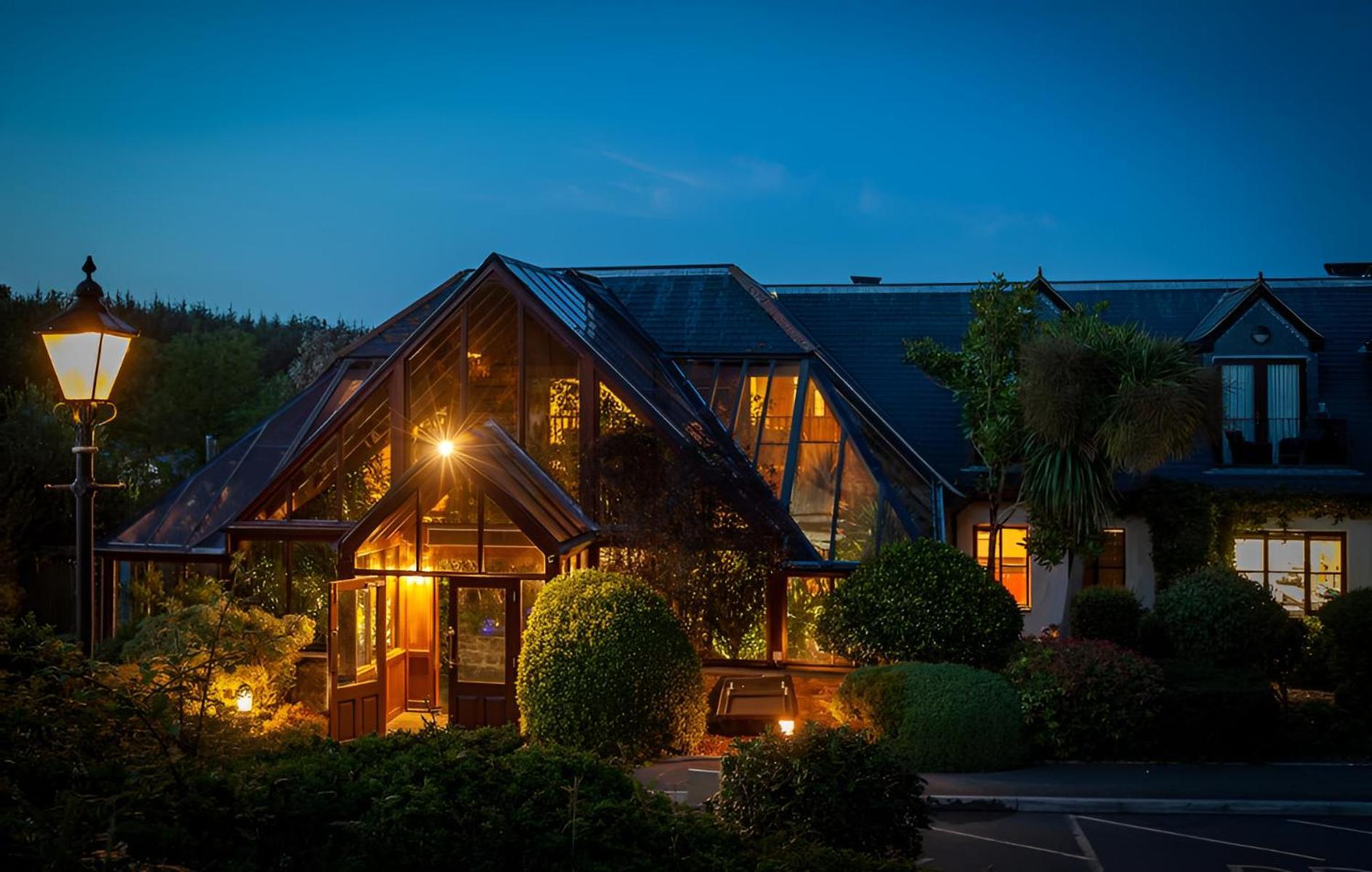 Hustyns Hotel Saint Wenn Buitenkant foto